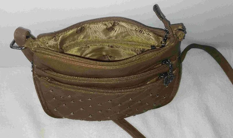 Bolsa com tachas - Foto 3