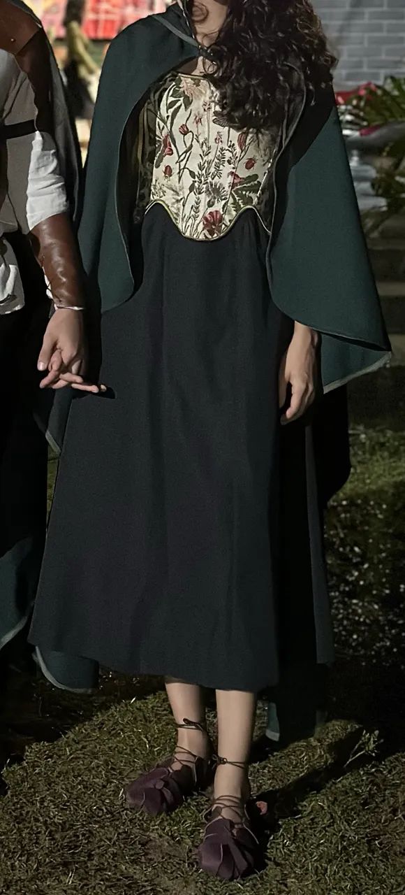 Capa Medieval com capuz - Verde musgo - Foto 5