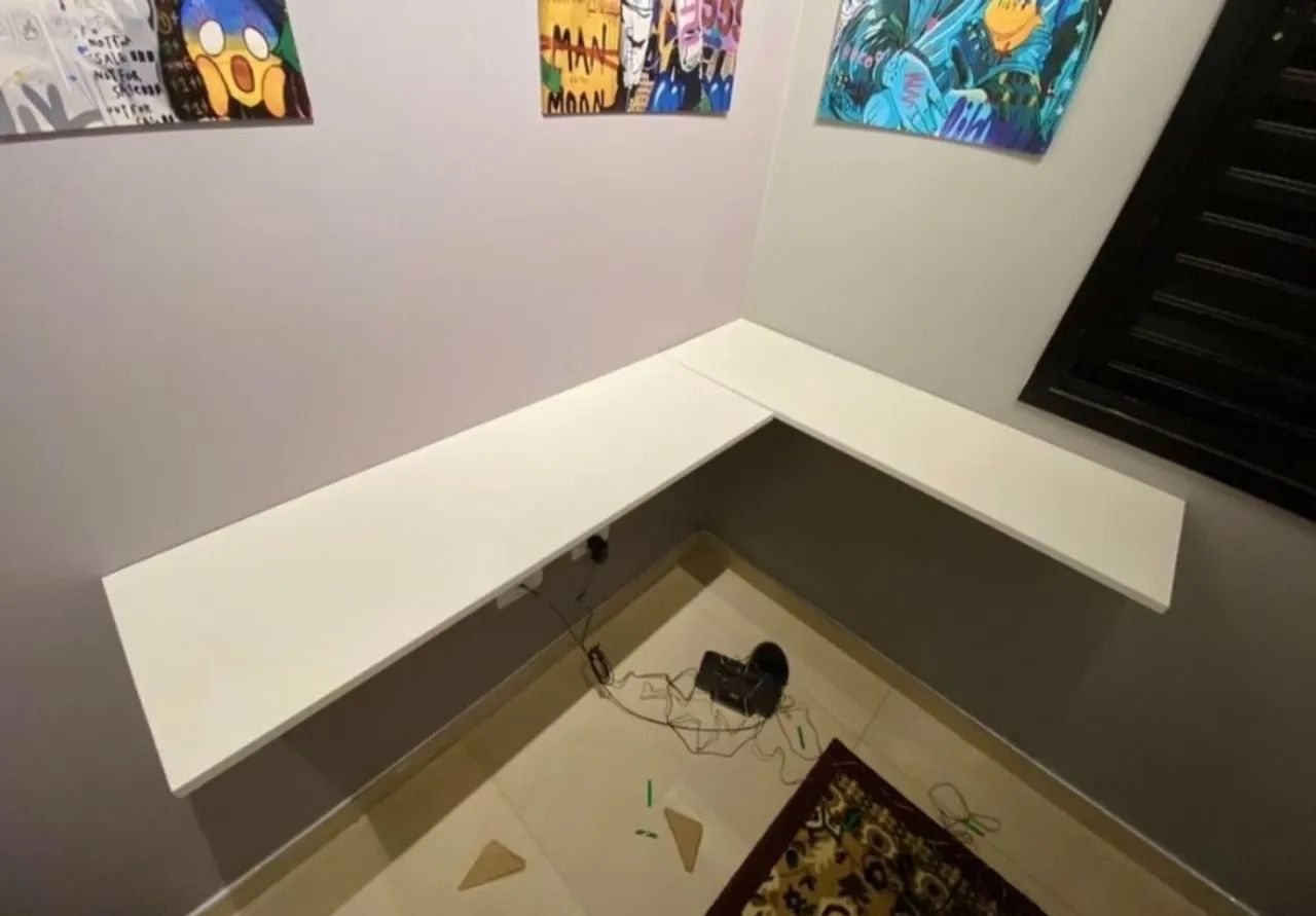 Mesa flutuante 