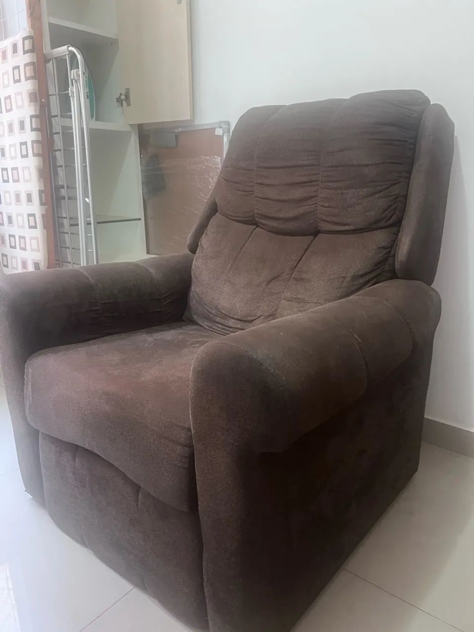 Poltrona Reclinável / Poltrona do Papá em Tecido Suede Castanho - Foto 3