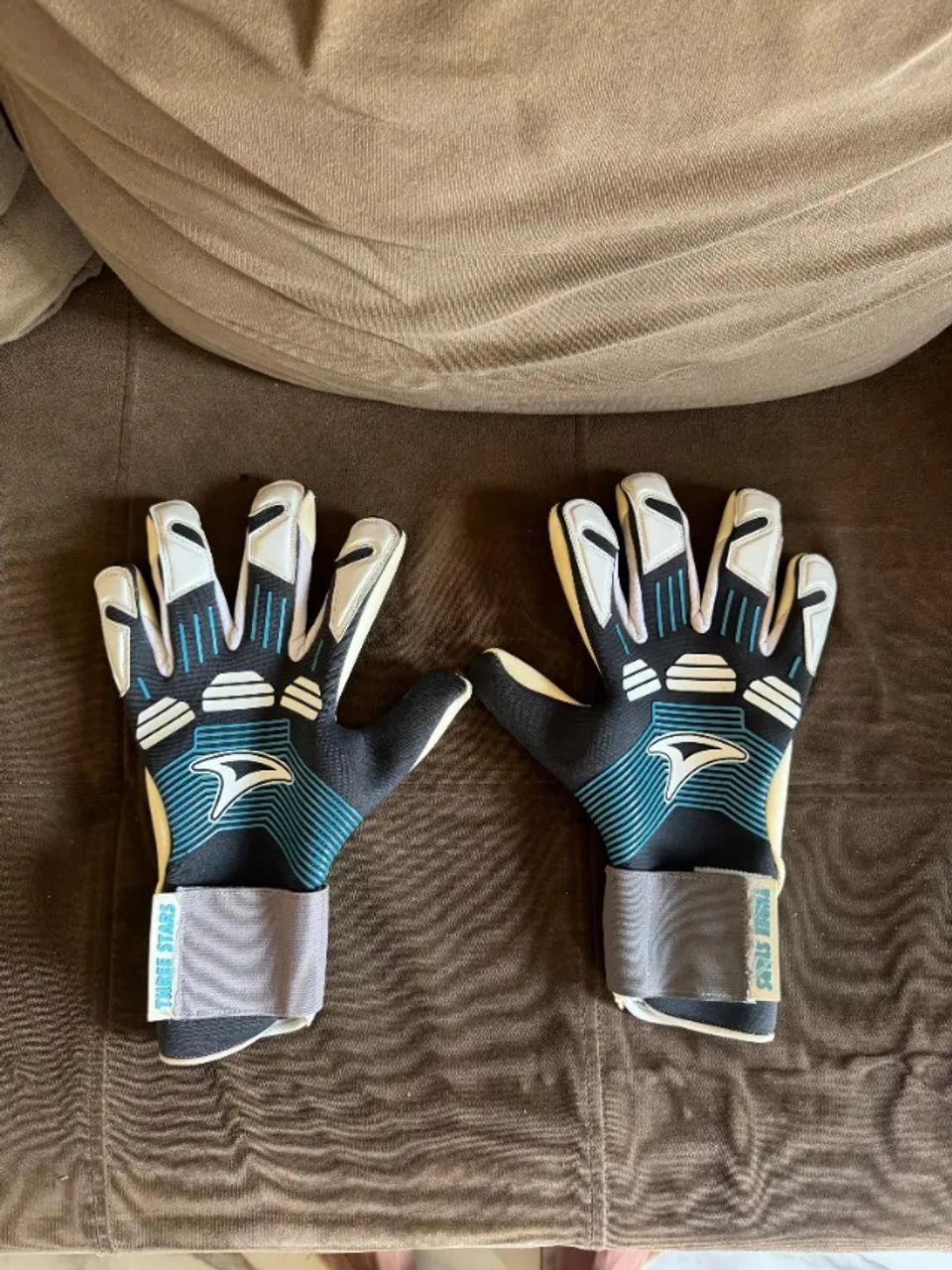 Luva De Goleiro Pro Three Stars Omni Azul Cinza (usada 2 vezes) Contato: *