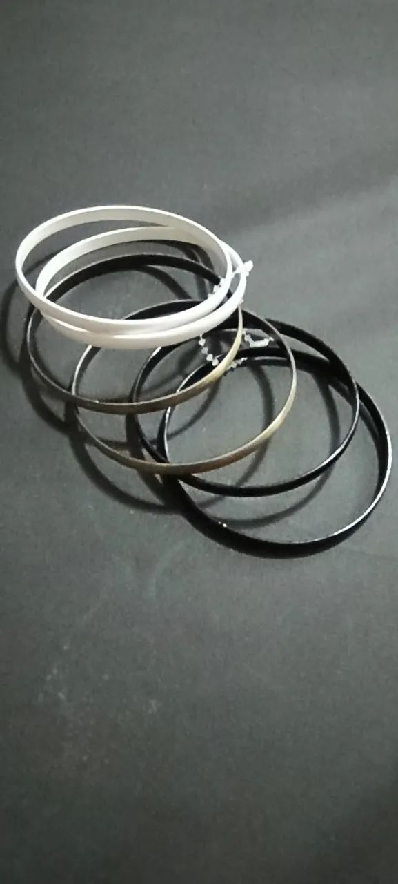 Kit com 6 pulseiras bronze, branca , preta 