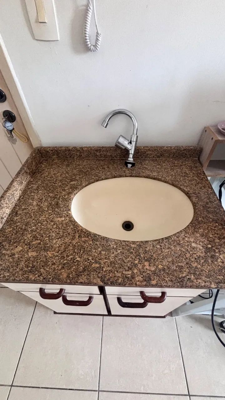 Bancada de banheiro com granito, cuba e torneira  - Foto 2