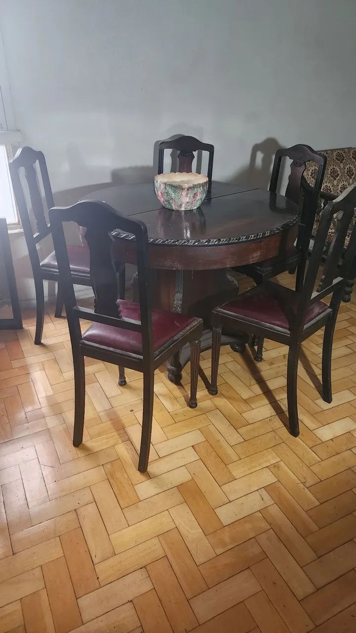 Mesa de antiga com 05 cadeiras - Foto 2