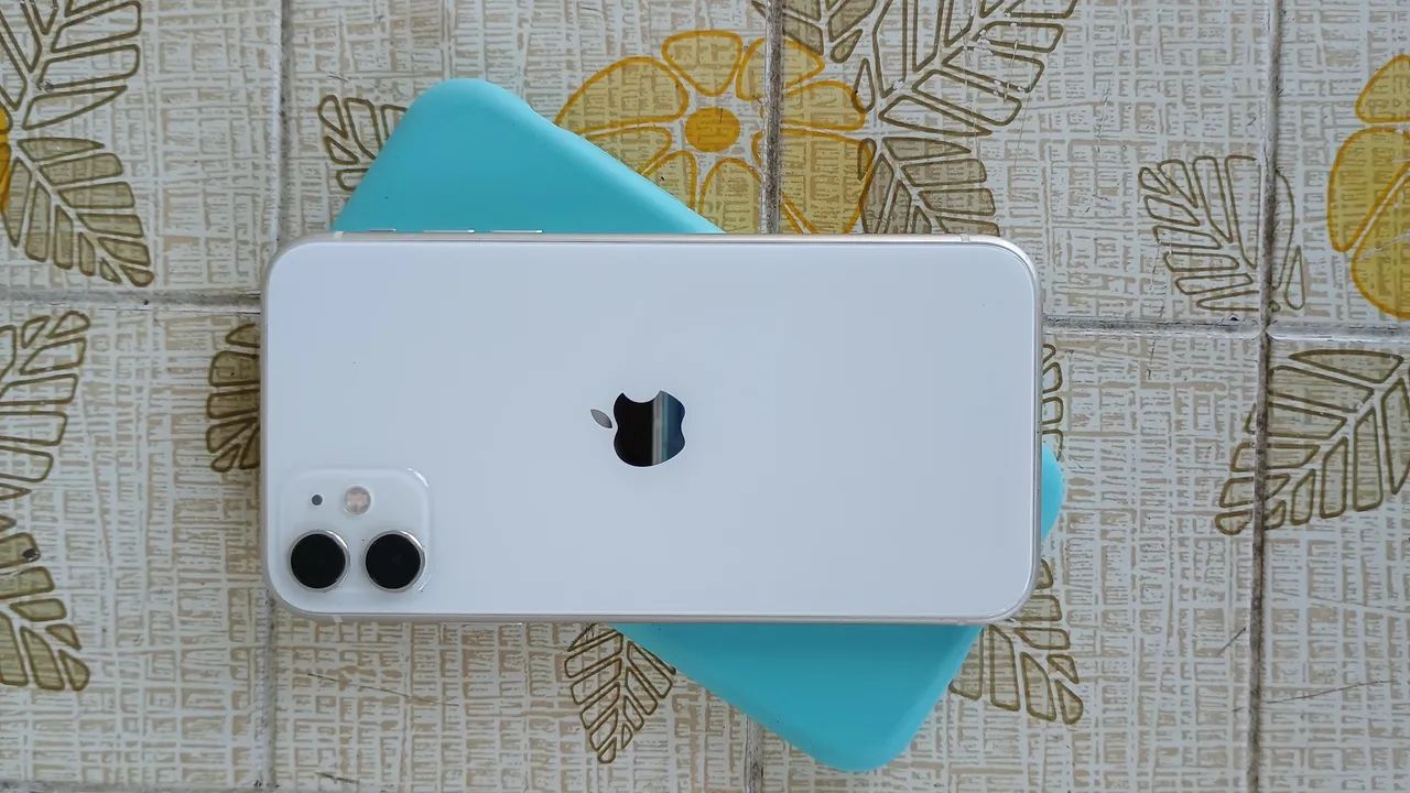 IPHONE 11 64GB 74% de bateria  - Foto 2