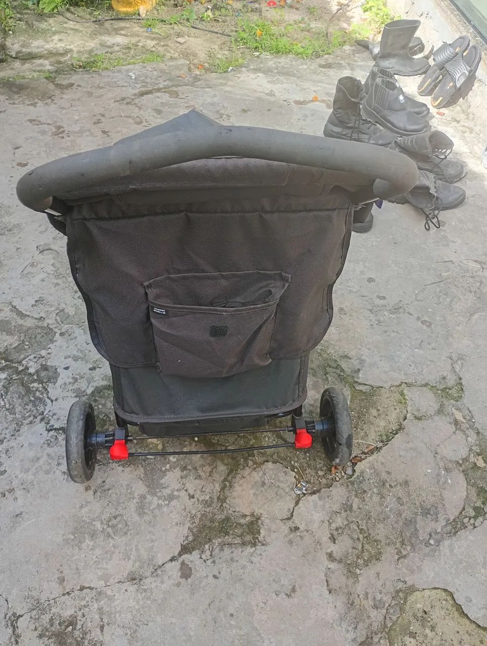 Vende-se carrinho de bebê 3 rodas 250,00 semi novo p vender logo da marca toffy  - Foto 5