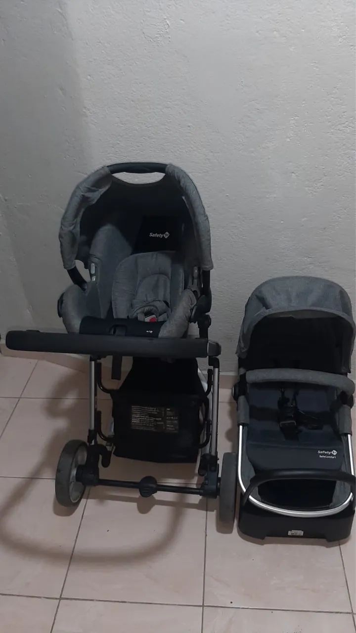 Carrinho de bebê com bebê Conforto 