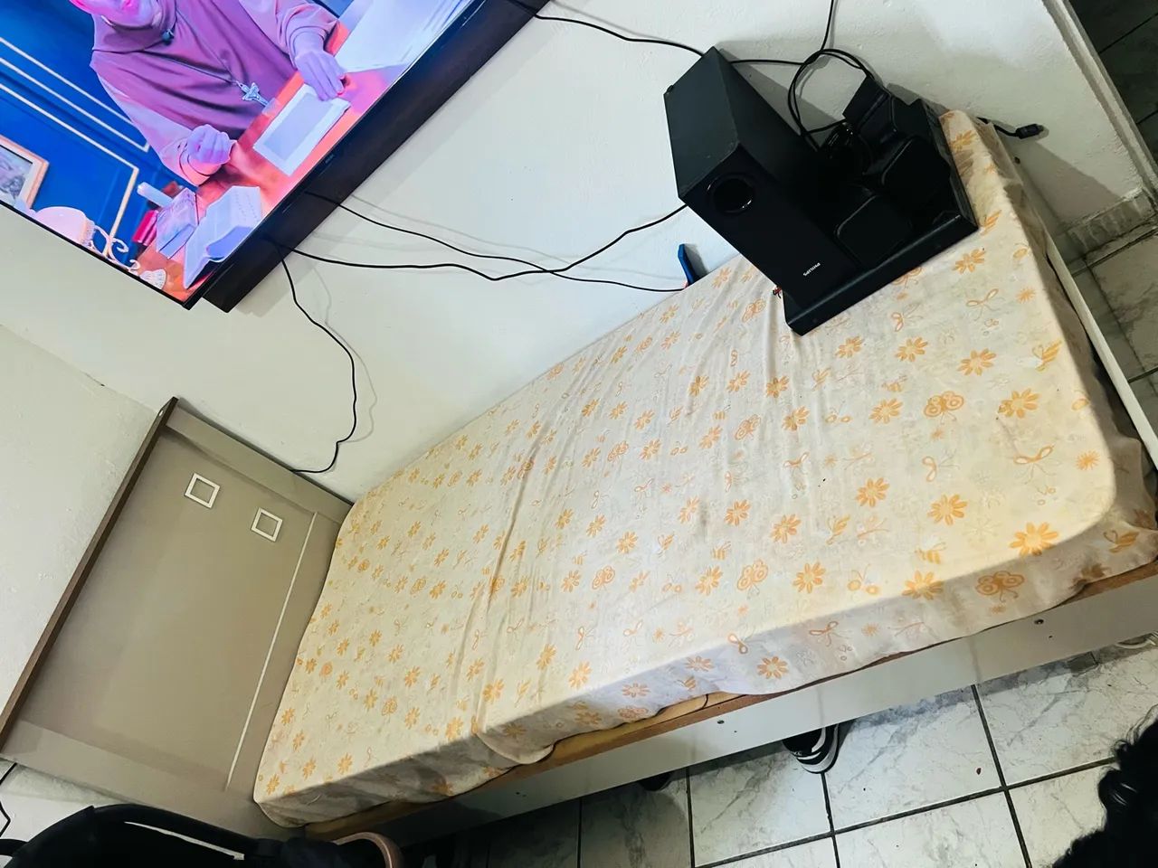 Cama solteiro semi nova e colchão  (usada poucas vezes) - Foto 3