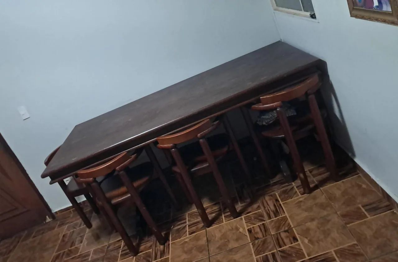 Mesa de madeira com cadeira grátis. - Foto 2