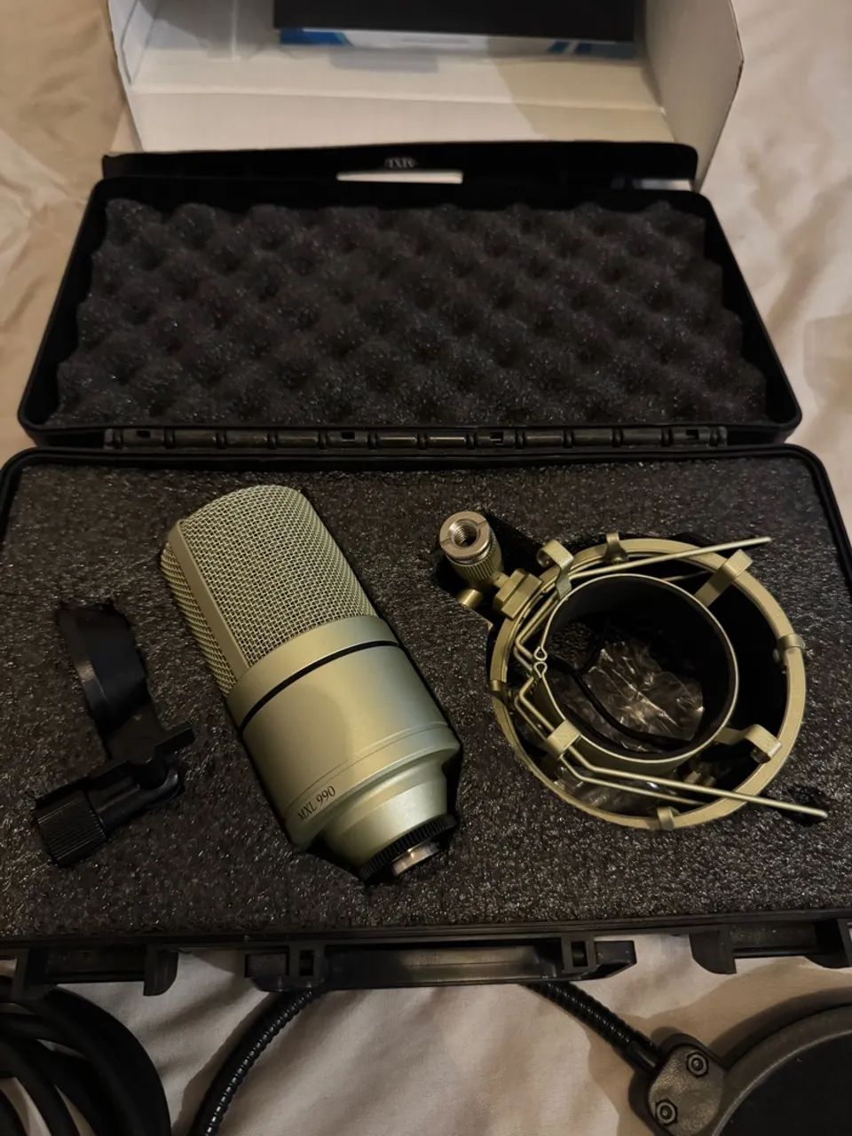 Kit Studio microfone mxl interface áudio focusrite  - Foto 5