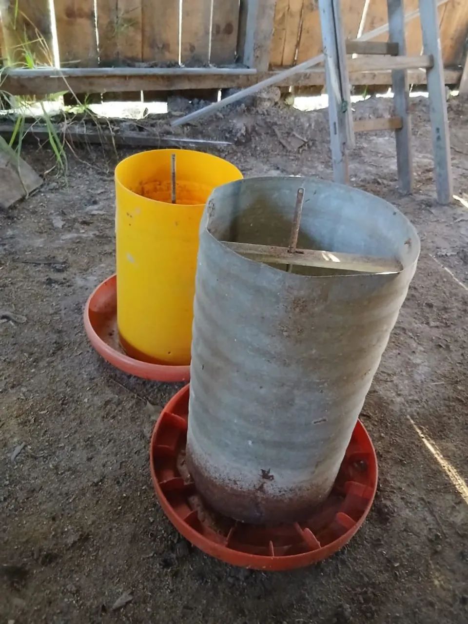 COMEDOURO TUBULAR PARA FRANGO - QUALIDADE E ECONOMIA! - Foto 3