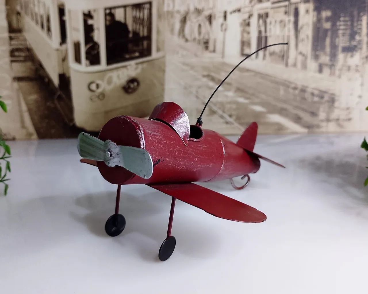 Miniatura Vintage de Avião em lata. - Foto 3