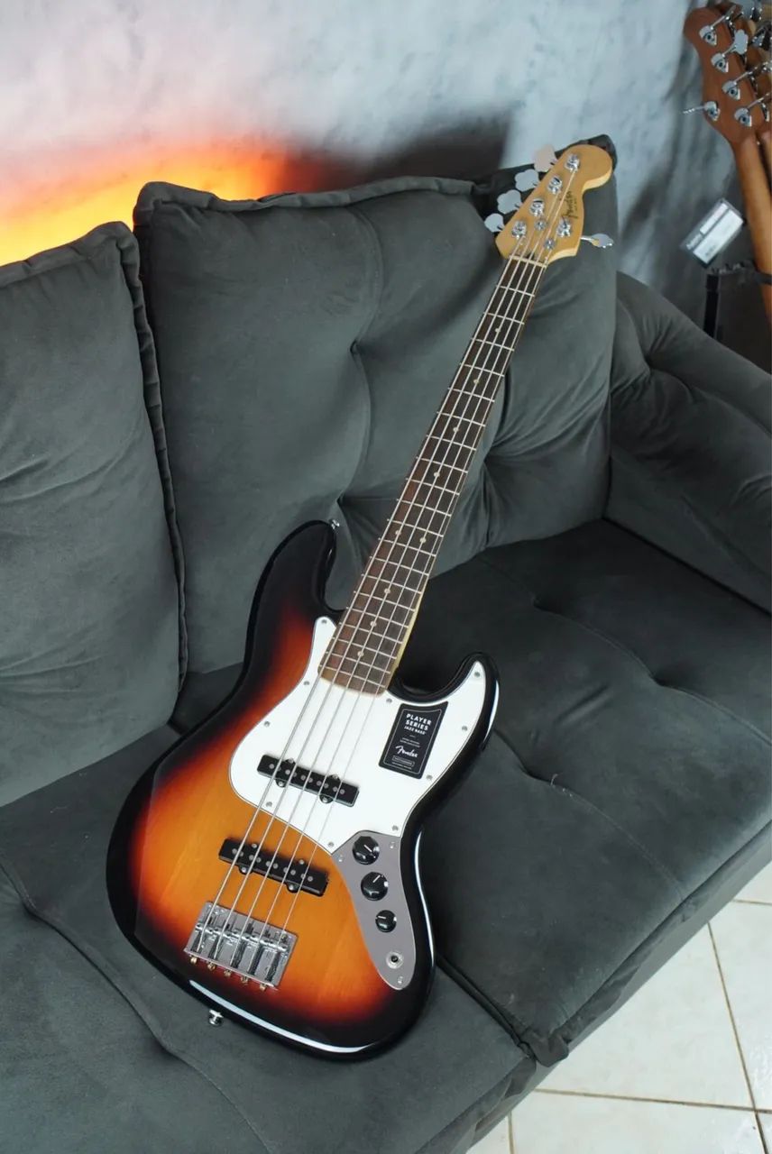Baixo fender player plus caps noiseles