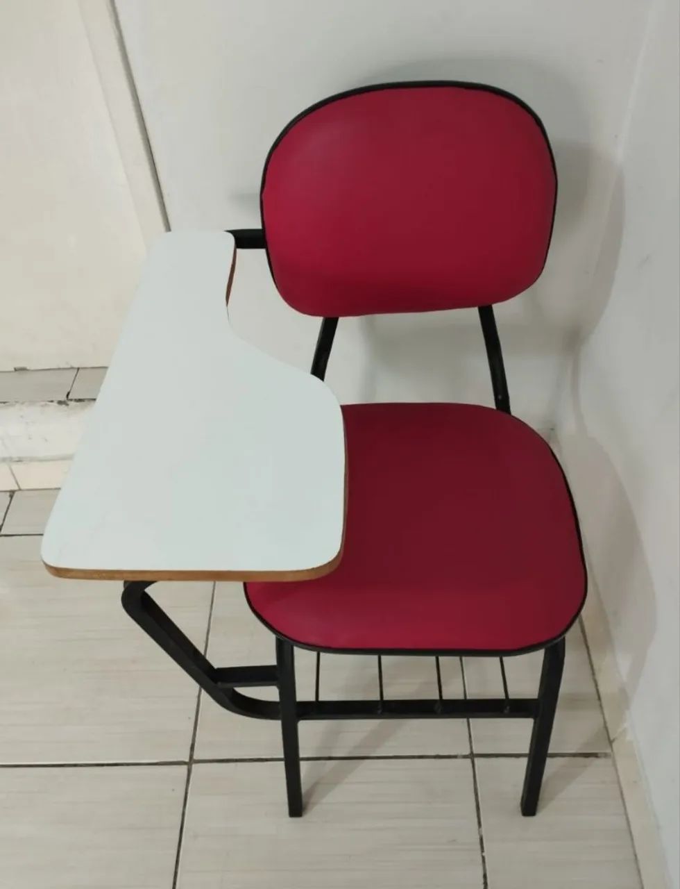 Vende-se cadeira universitária 