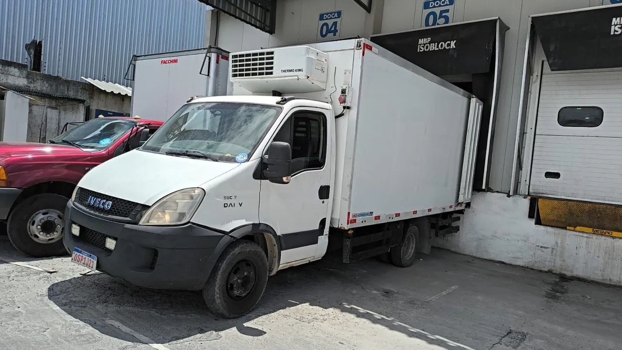 Iveco dayle 55c17 baú refrigerado e congelado - Foto 2