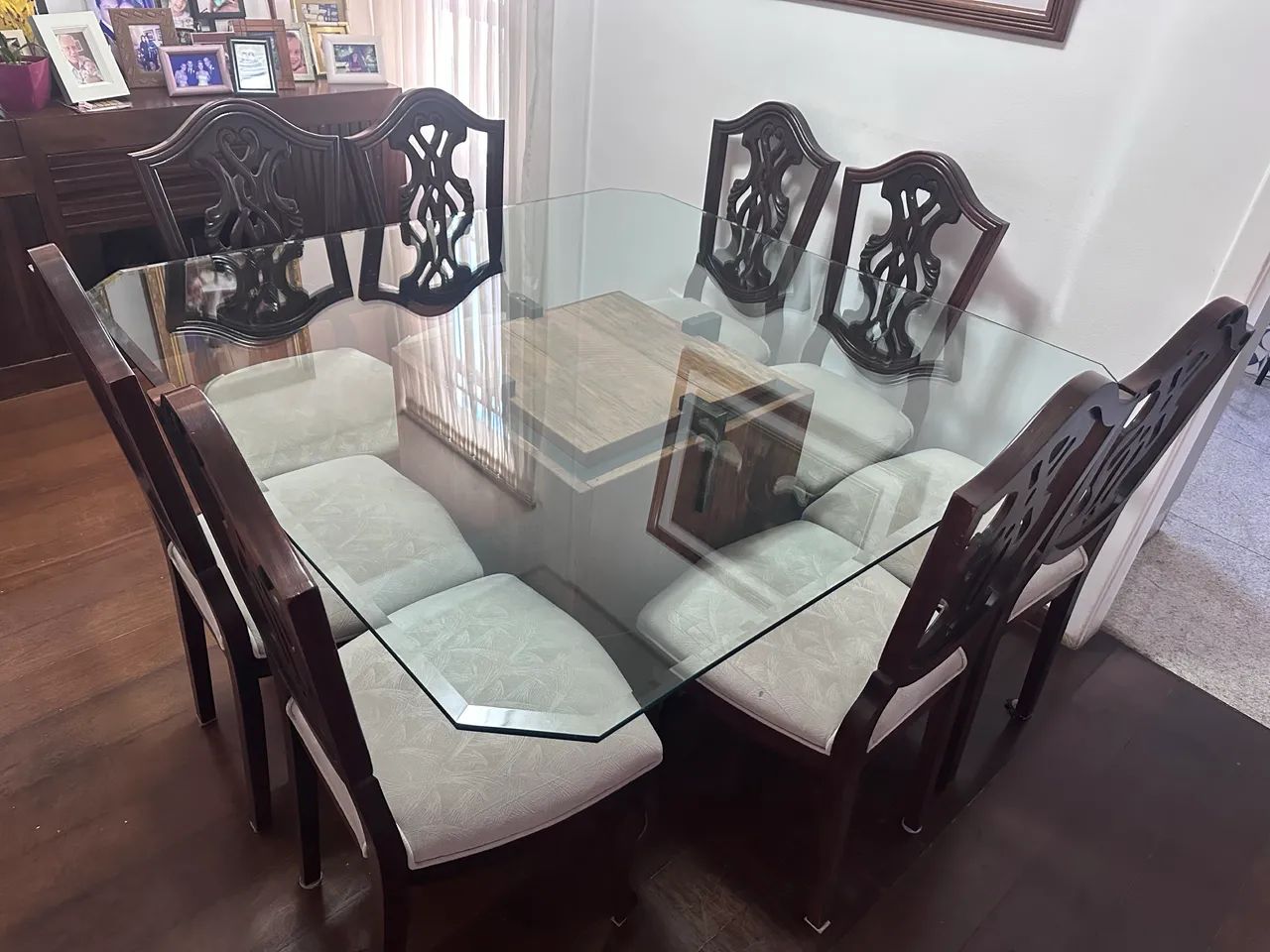 Mesa de Jantar com Tampo de Vidro + 8 Cadeiras Estofadas  - Foto 3