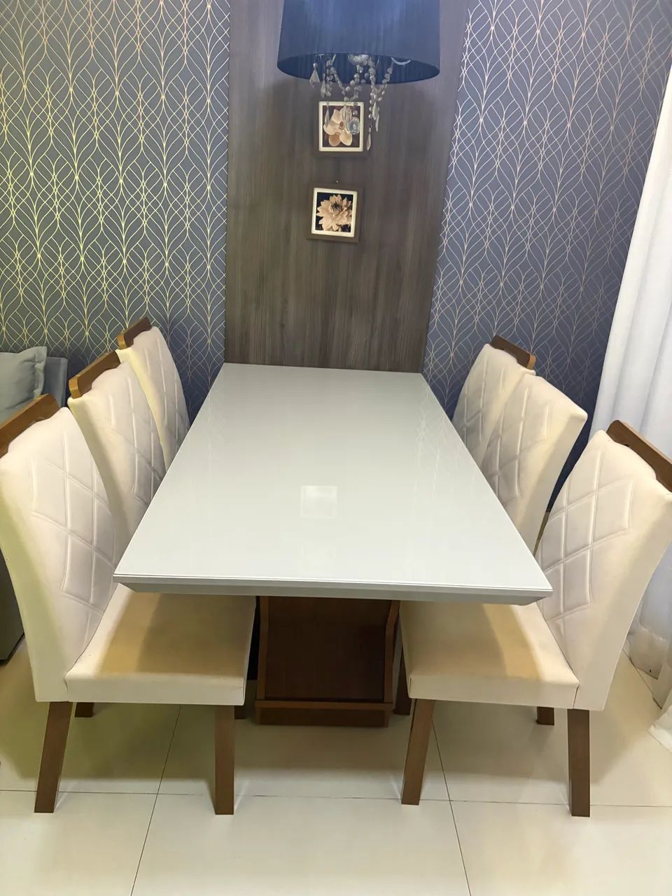 Jogo de jantar com 6 cadeiras 