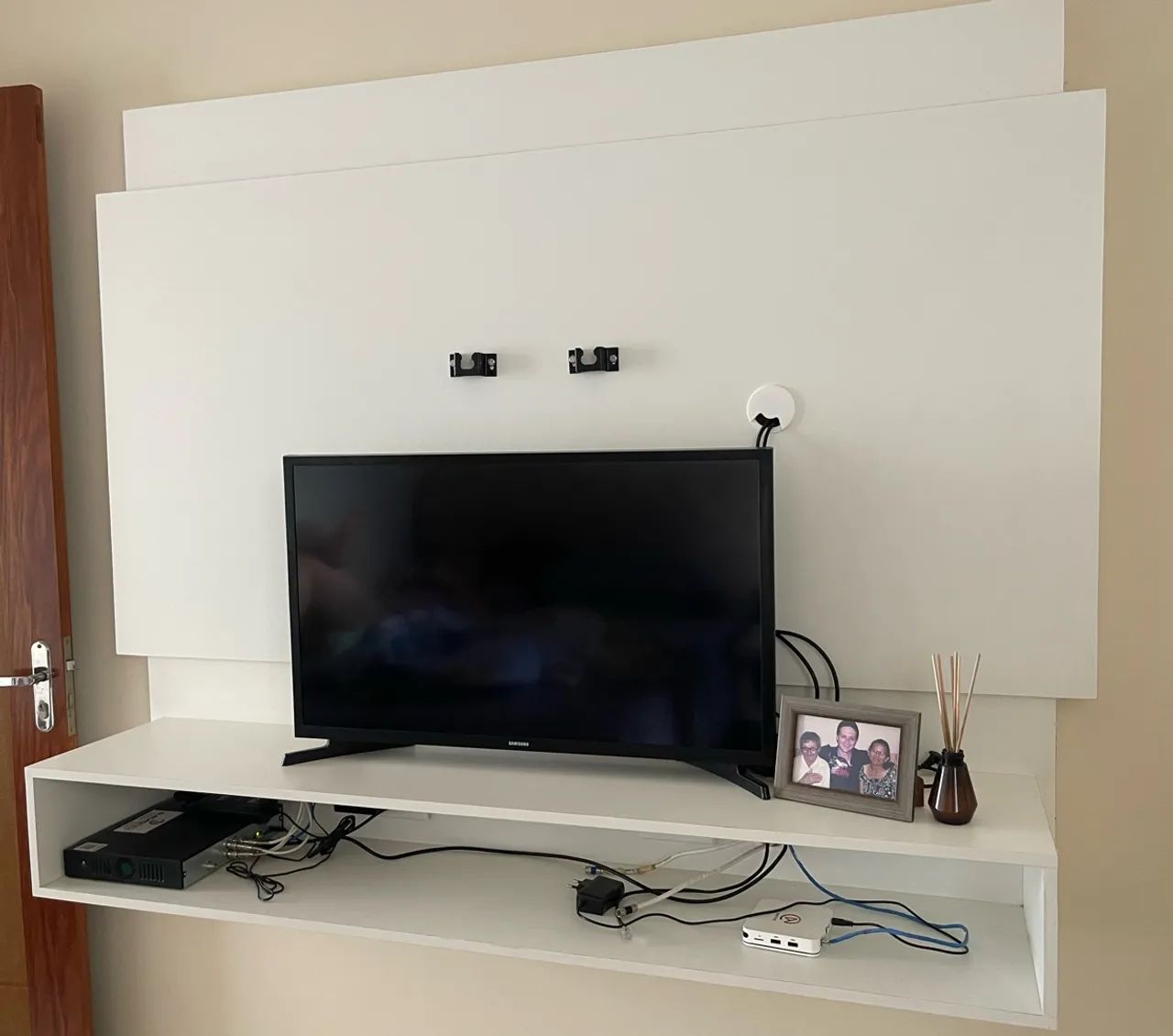 Rack Suspenso com Painel para TV em MDF Branco - Foto 5
