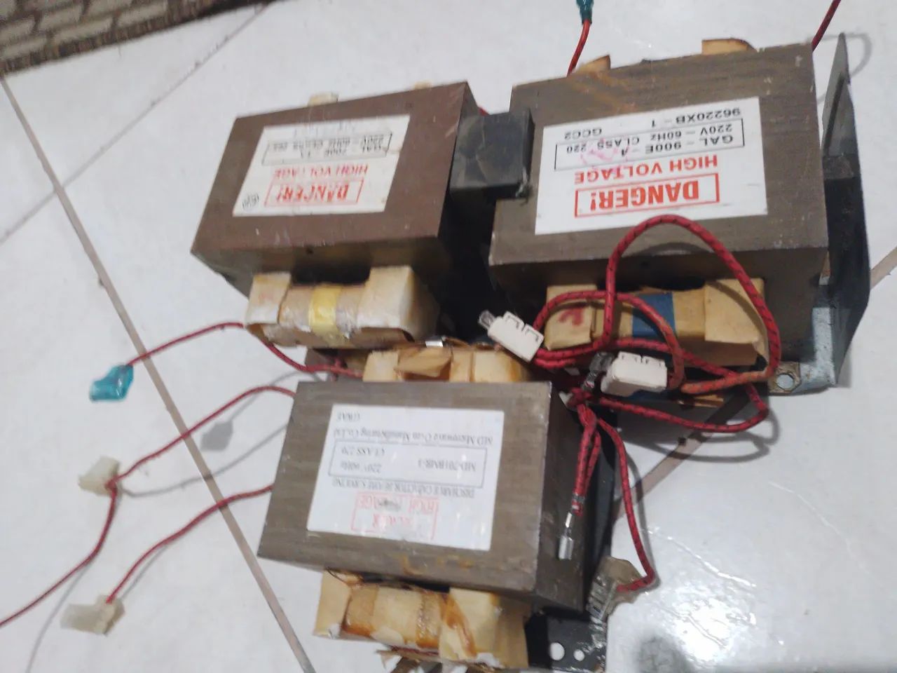 Trasformador de micro-ondas 220 V só 40 reais  - Foto 3