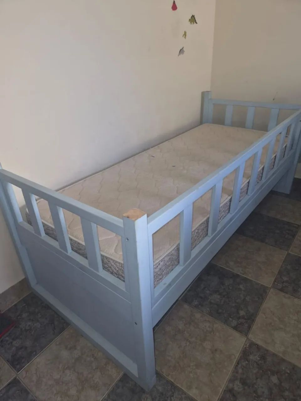 Cama infantil com colchão 