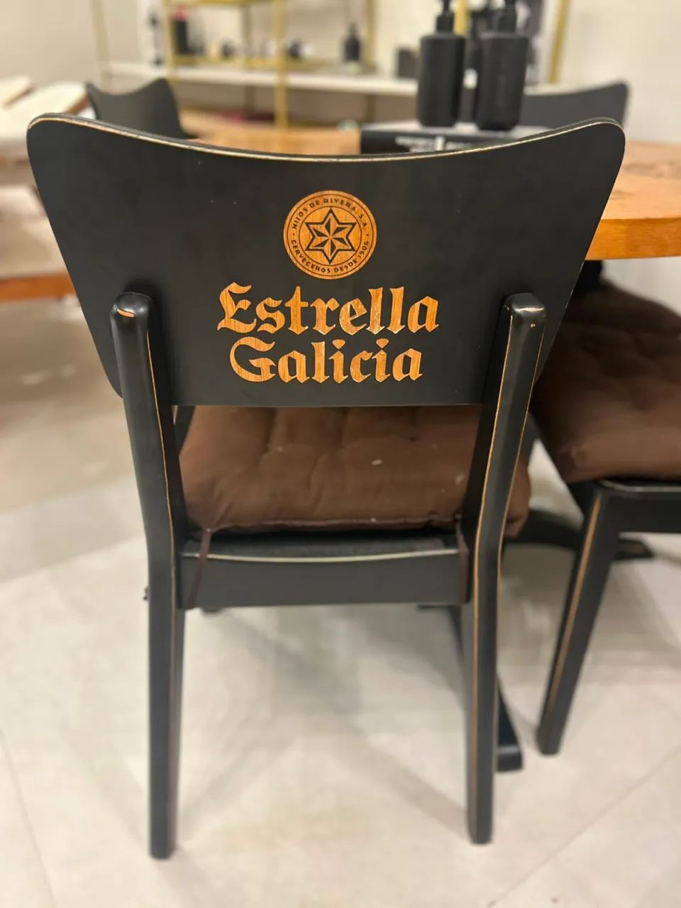 Mesa Bar Madeira Maciça c/ 4 Cadeiras - Foto 4