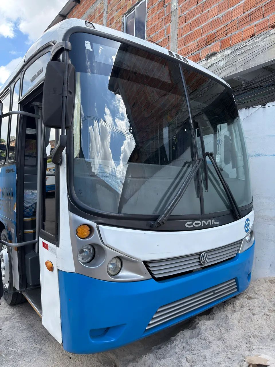 Volkswagen Comil Versatile 2010 - 44 Lugares - Ar-Condicionado