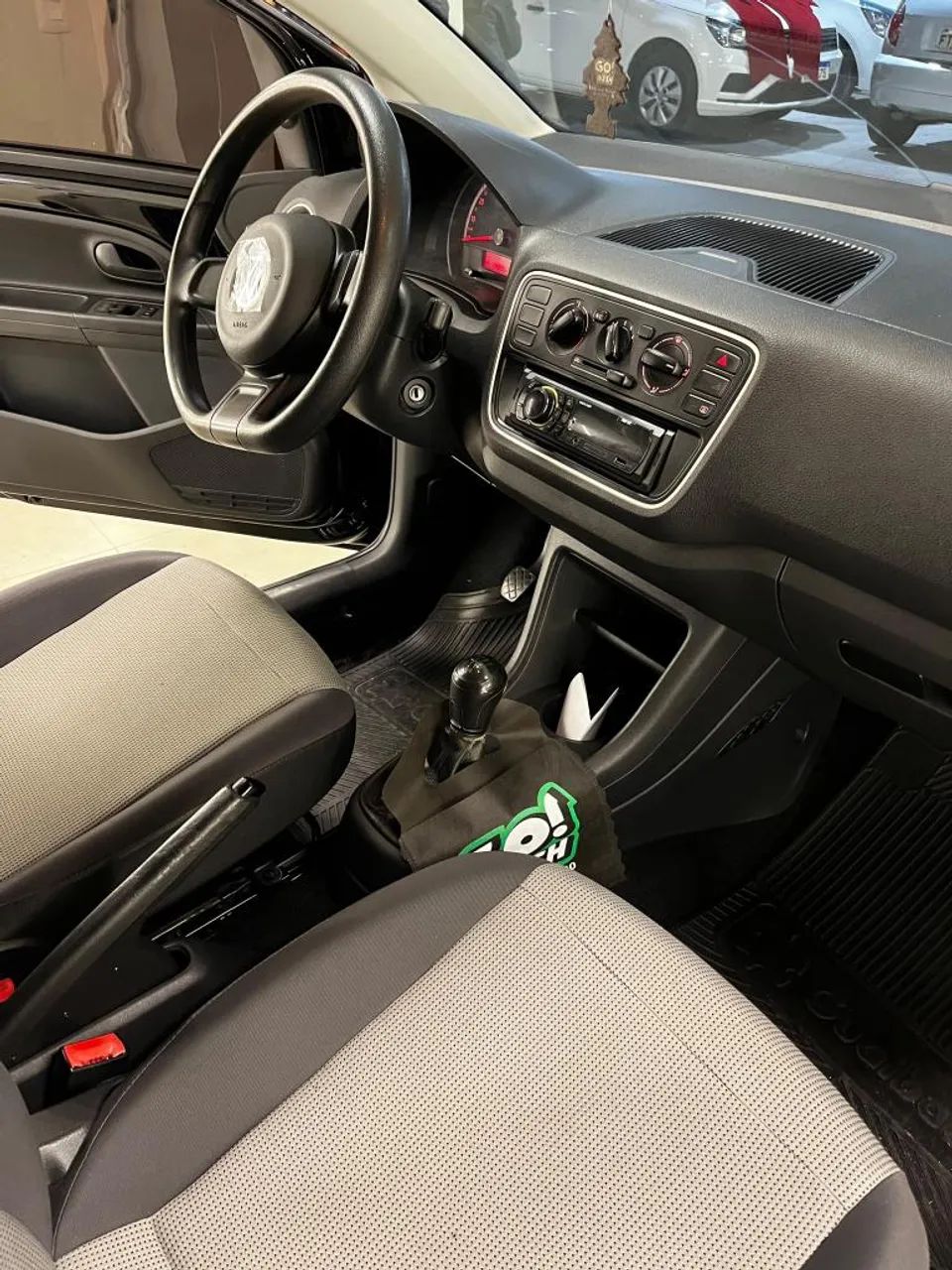 Volkswagen Up! 1.0 Total Flex 12V 5P 2017 - Foto 5
