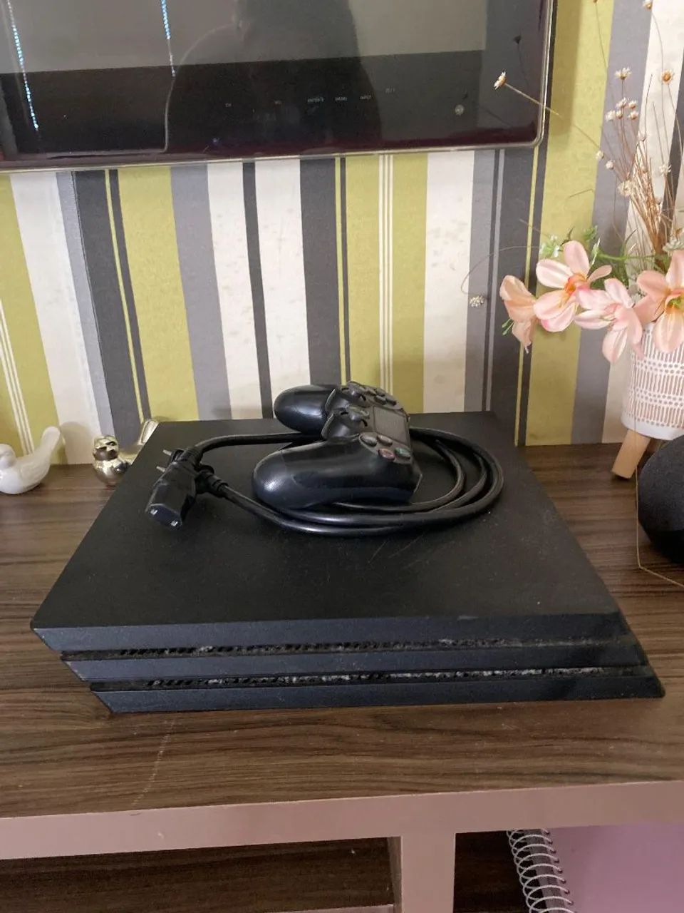 PS4 PRO com controle e cabo HDMI e de alimentação  - Foto 5