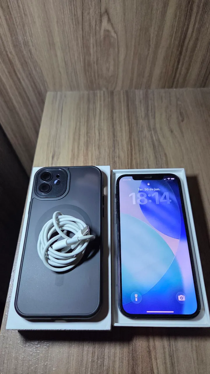 iPhone 12 64GB em Excelente Estado + Bateria 97% (Pouco Usado
