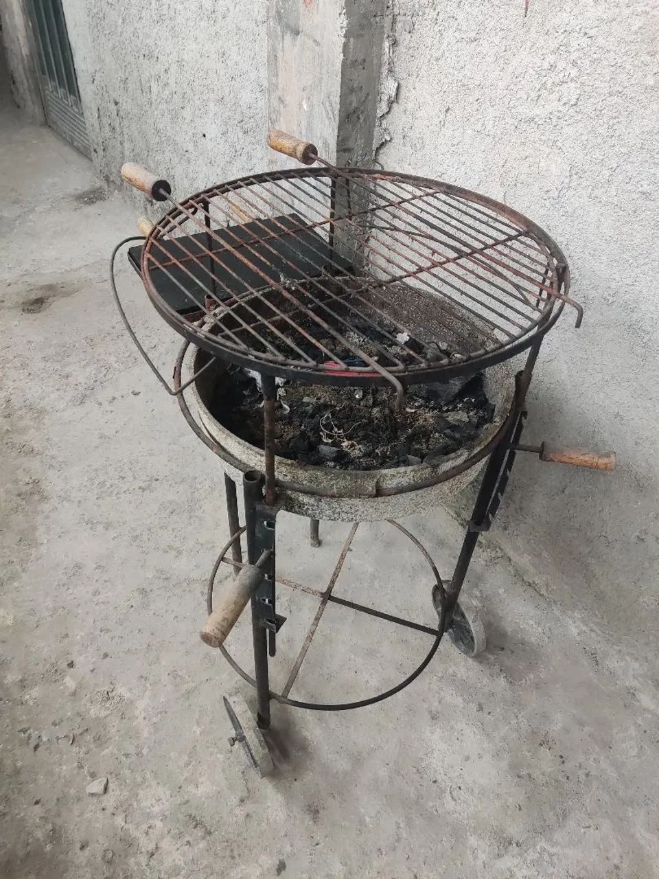 Churrasqueira Redonda Carrinho 