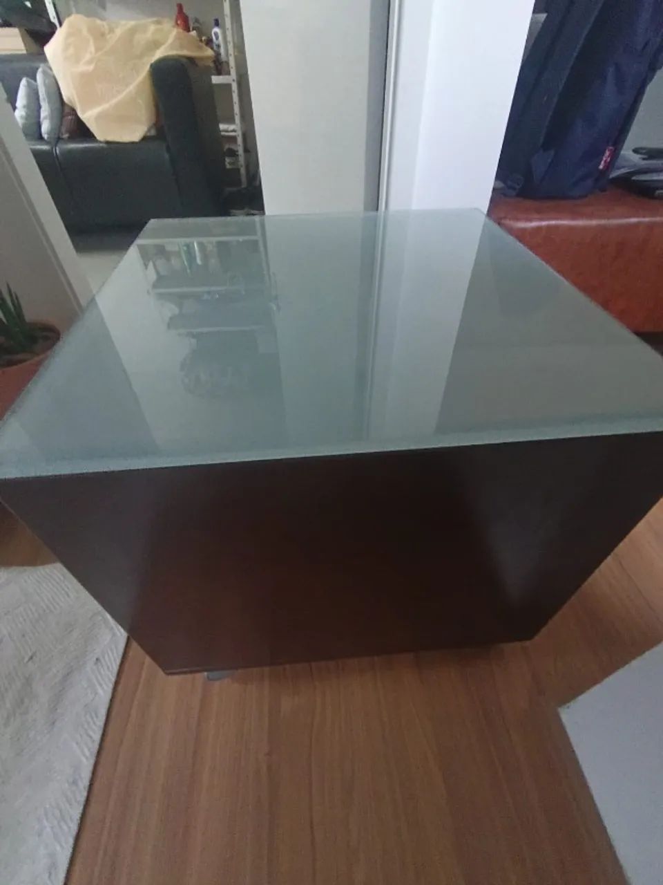 MESA DE CANTO COM VIDRO E RODINHAS  TOK STOK - Foto 3