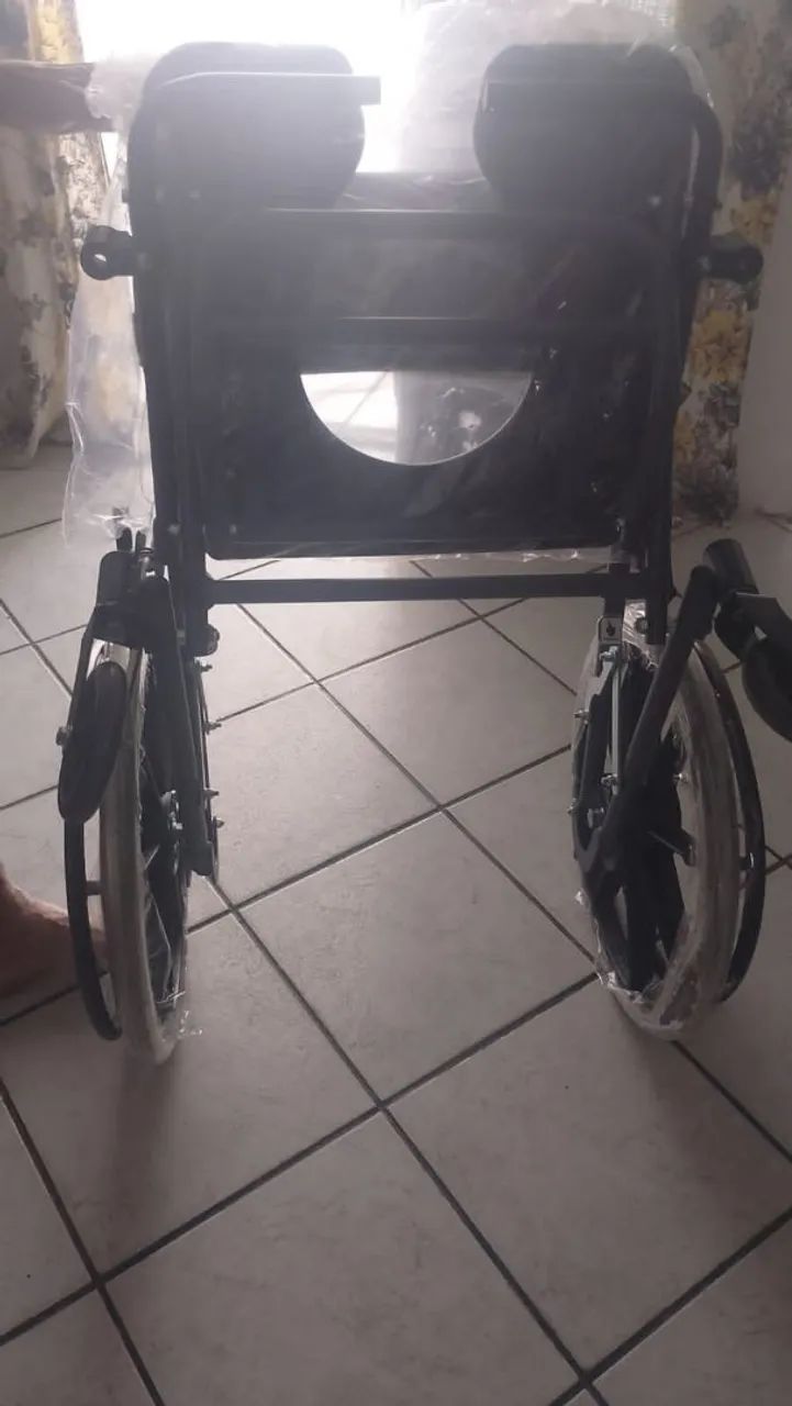 Cadeira de rodas para banho 