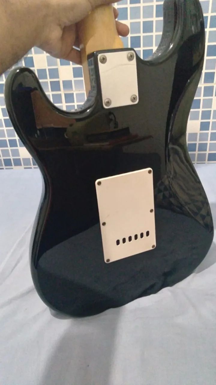Guitarra com acessórios - Foto 3