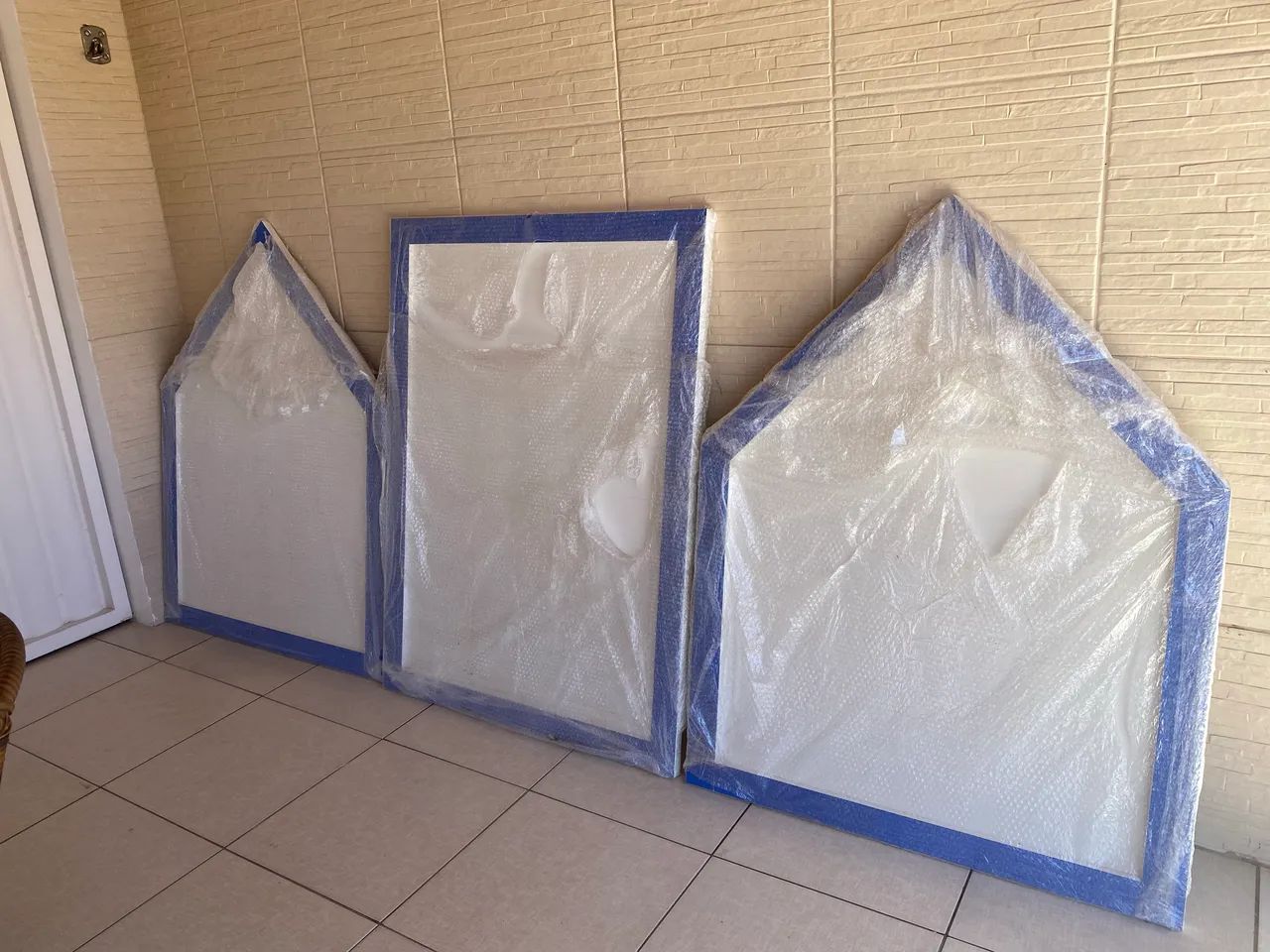 Quadro branco com bordas azul quadrado