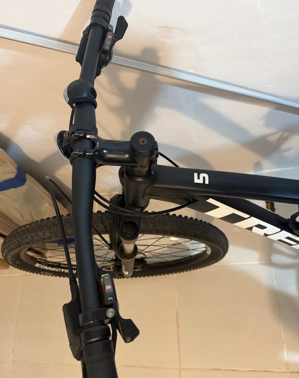 Bicicleta Trek Marlin 5 - Aro 29 - Tam 18.5 - Foto 3