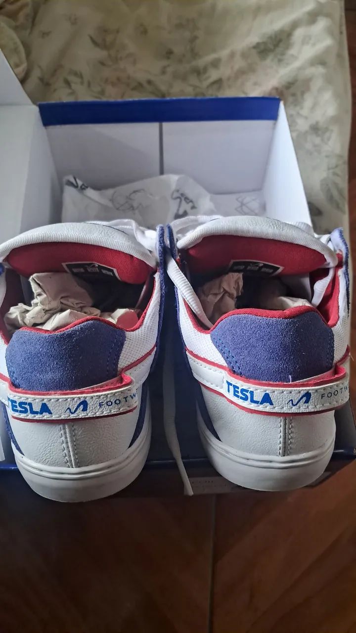 Tenis Tesla