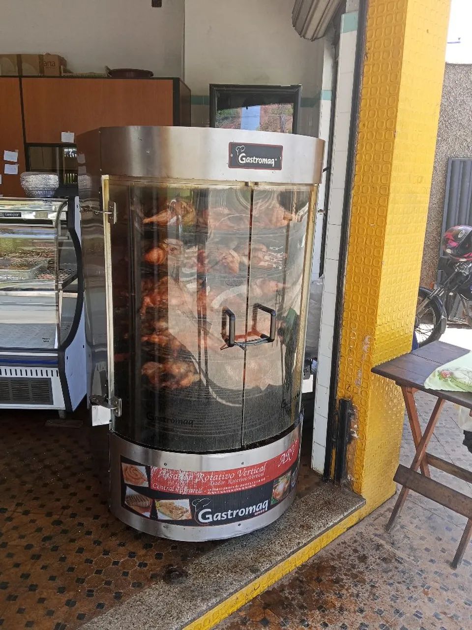 Passando o ponto frango assado. - Foto 2