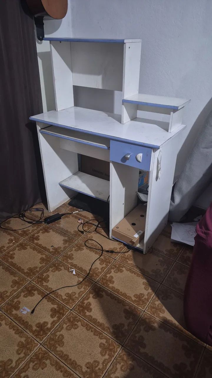 Mesa computador menina