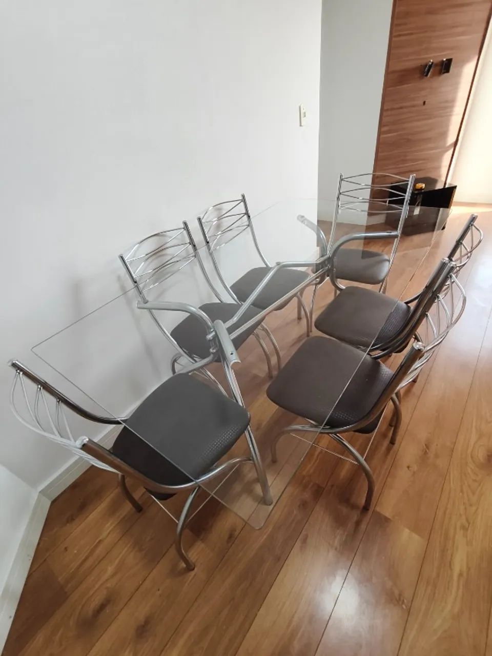 Mesa de Jantar com 6 Cadeiras Brigatto (Vidro e Metal) em Ótimo Estado - Foto 3