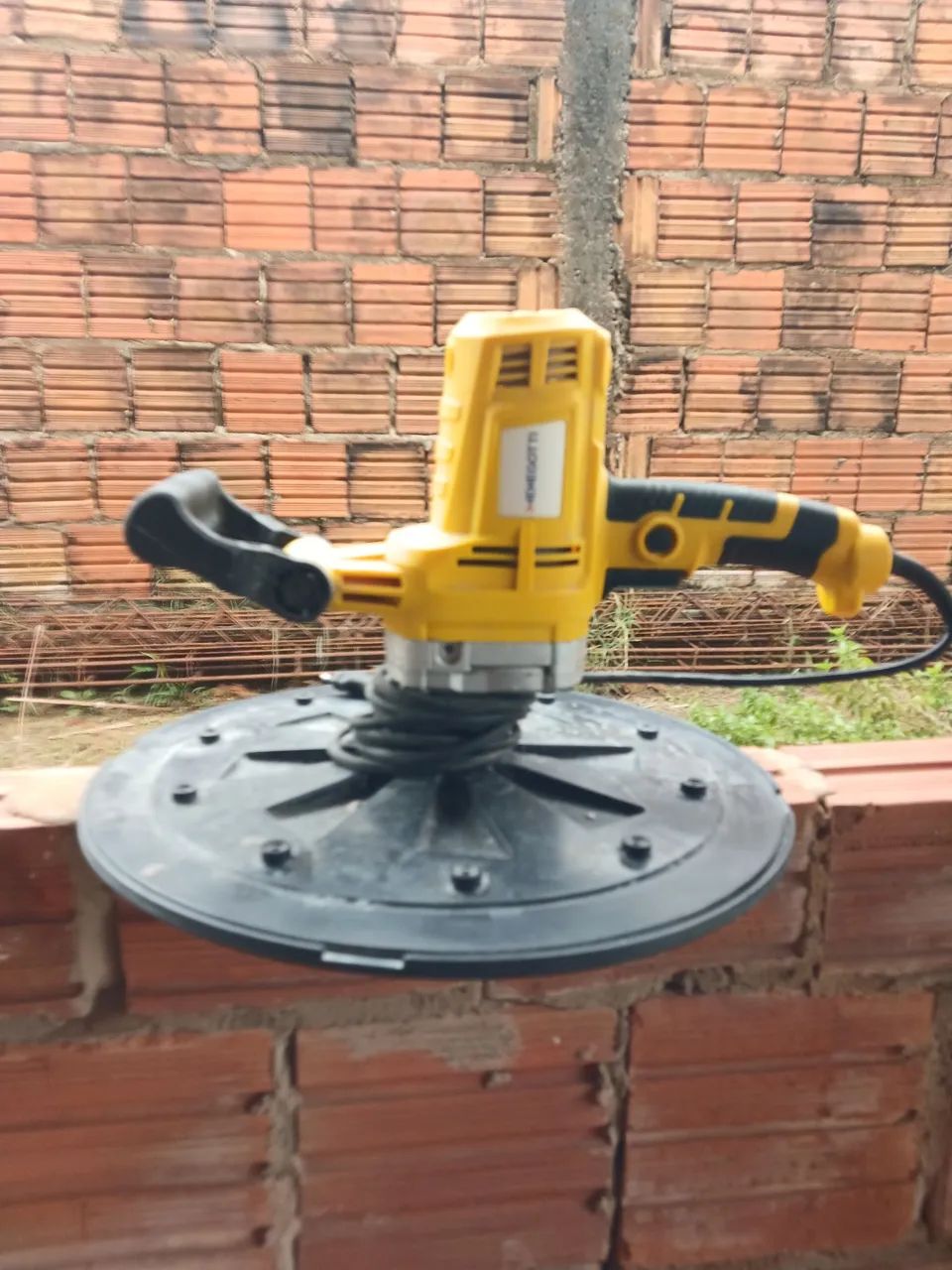 Máquina de desempenar parede
