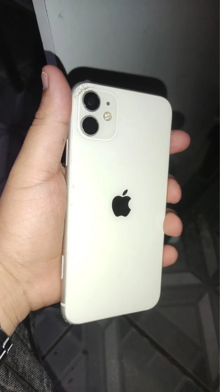 Vendo carcaça original do iPhone 11 cor branca  - Foto 3