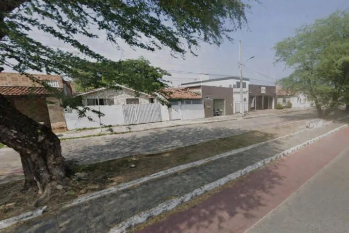 Casa com Ponto Comercial * - Foto 2