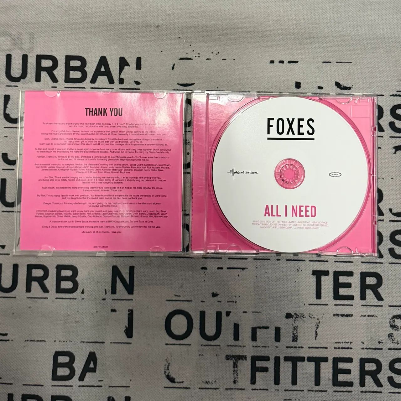CD AUTOGRAFADO Foxes - All I Need (ABERTO)