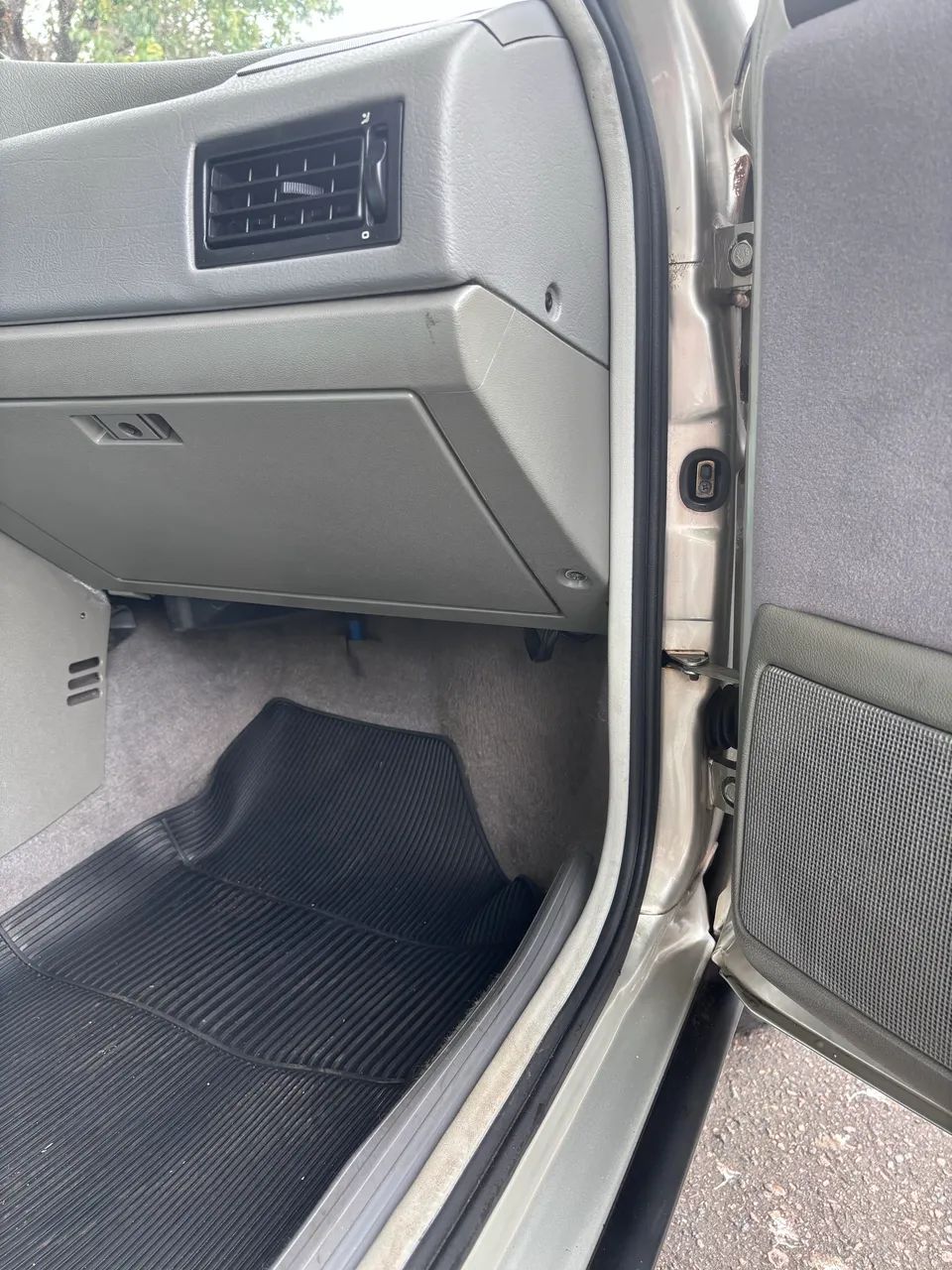 Ford Versailles GL 2.0i / 2.0 2P E 4P 1995 - Foto 4