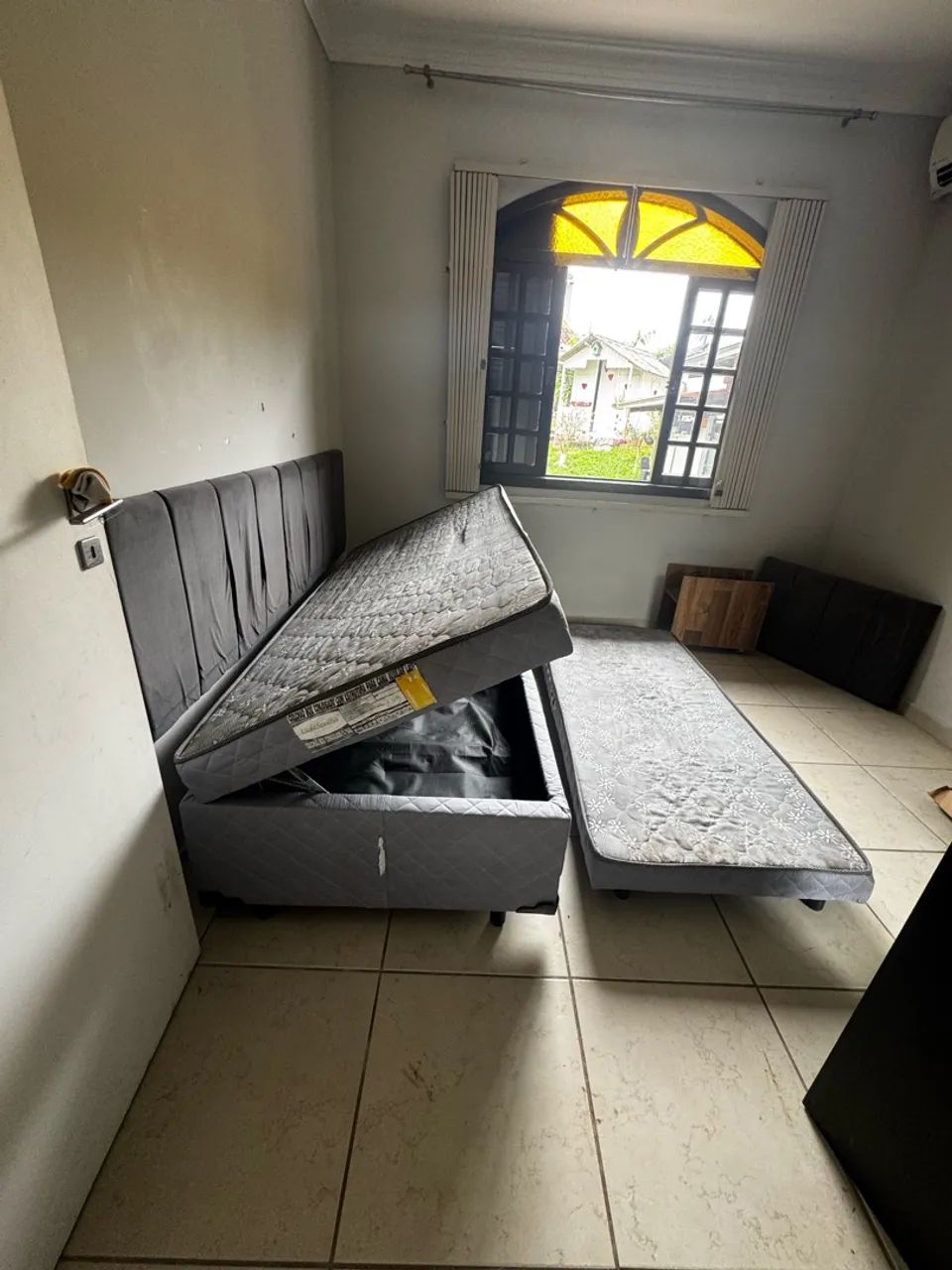 Cama box solteiro com baú e cama auxiliar