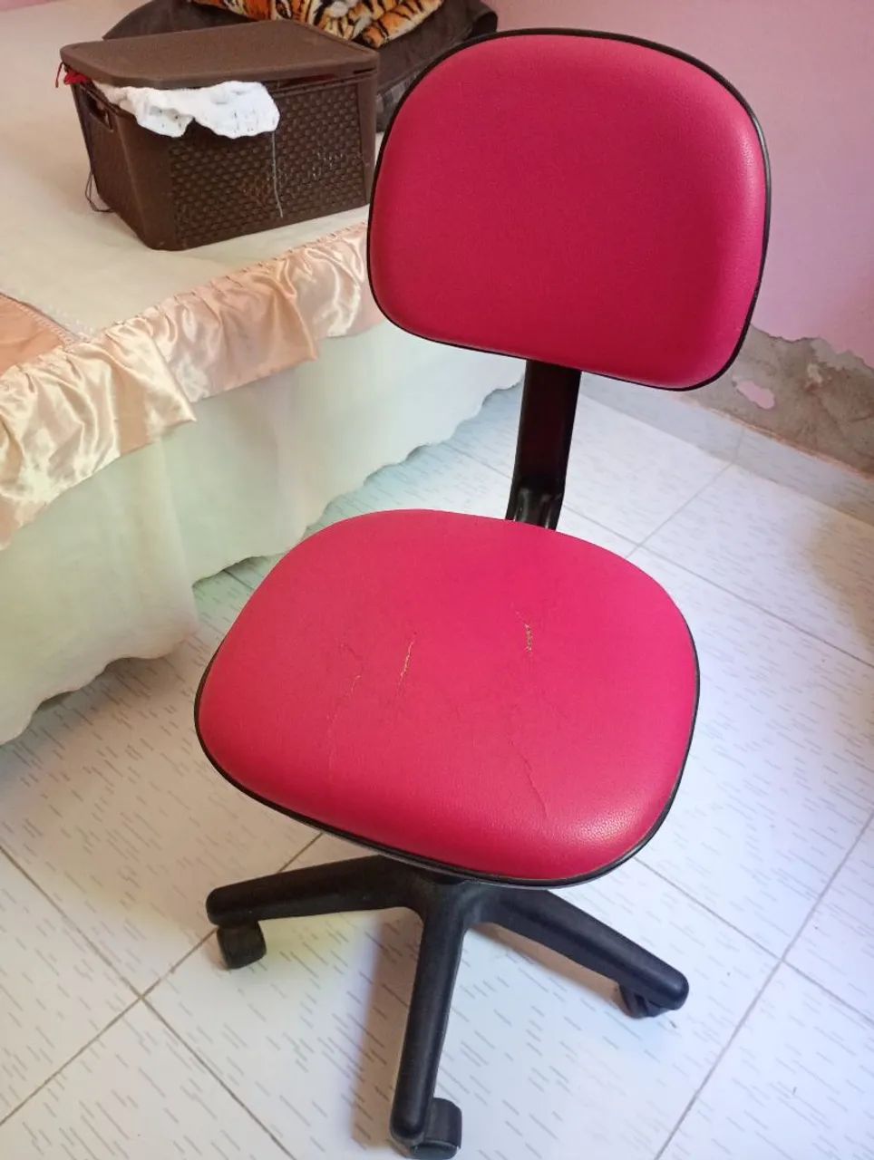 Cadeira giratória rosa