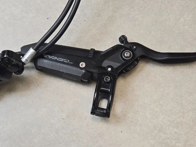 Freios SRAM Code Stealth com Pastilhas Novas