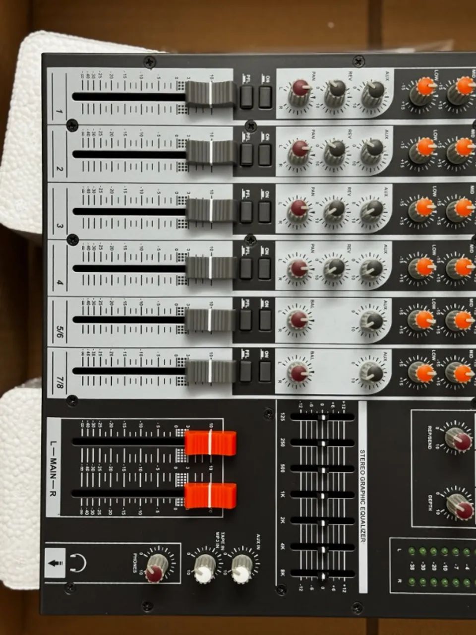 Vendo/Troco Mesa de Som 8 Canais USB SX802FX - Foto 2