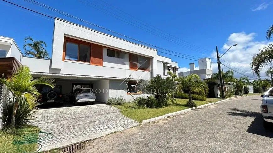 Casa em condomínio com 4 suítes no Rio Tavares, Florianópolis