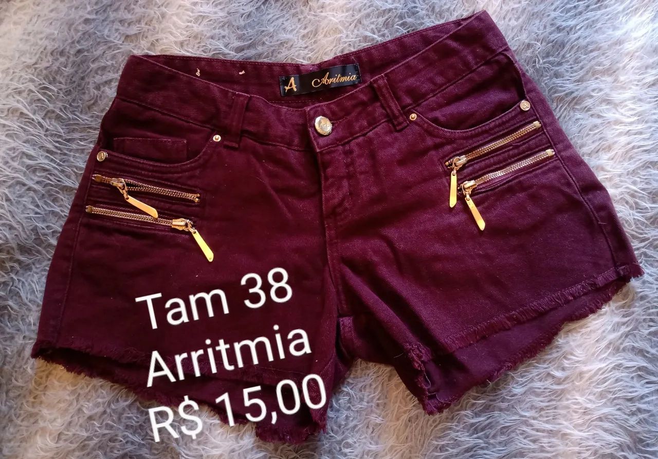 Short jeans com detalhes dourado 